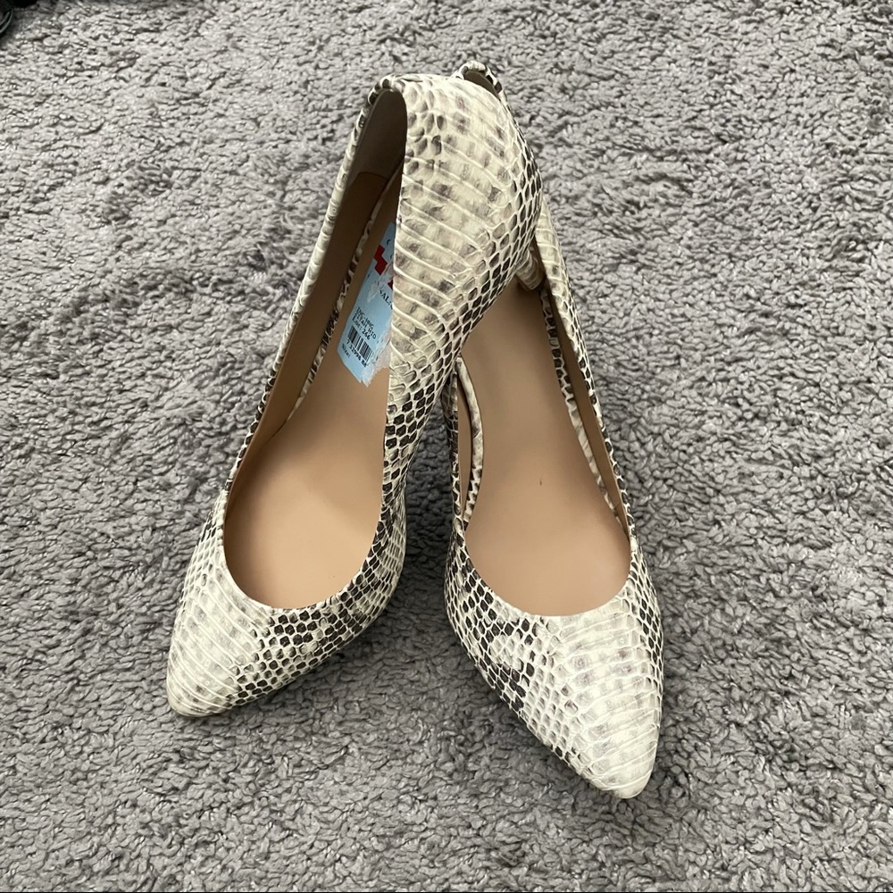 INC International Concepts's Zitah pumps
